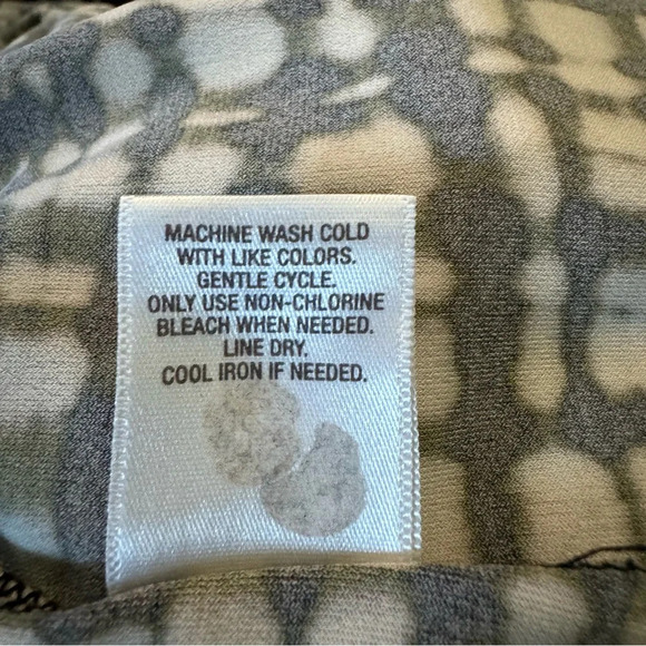 Roz & Ali 2X Shirt Top Black Tan Geometric Sleeveless V Neck Stretch Womens - Picture 7 of 7